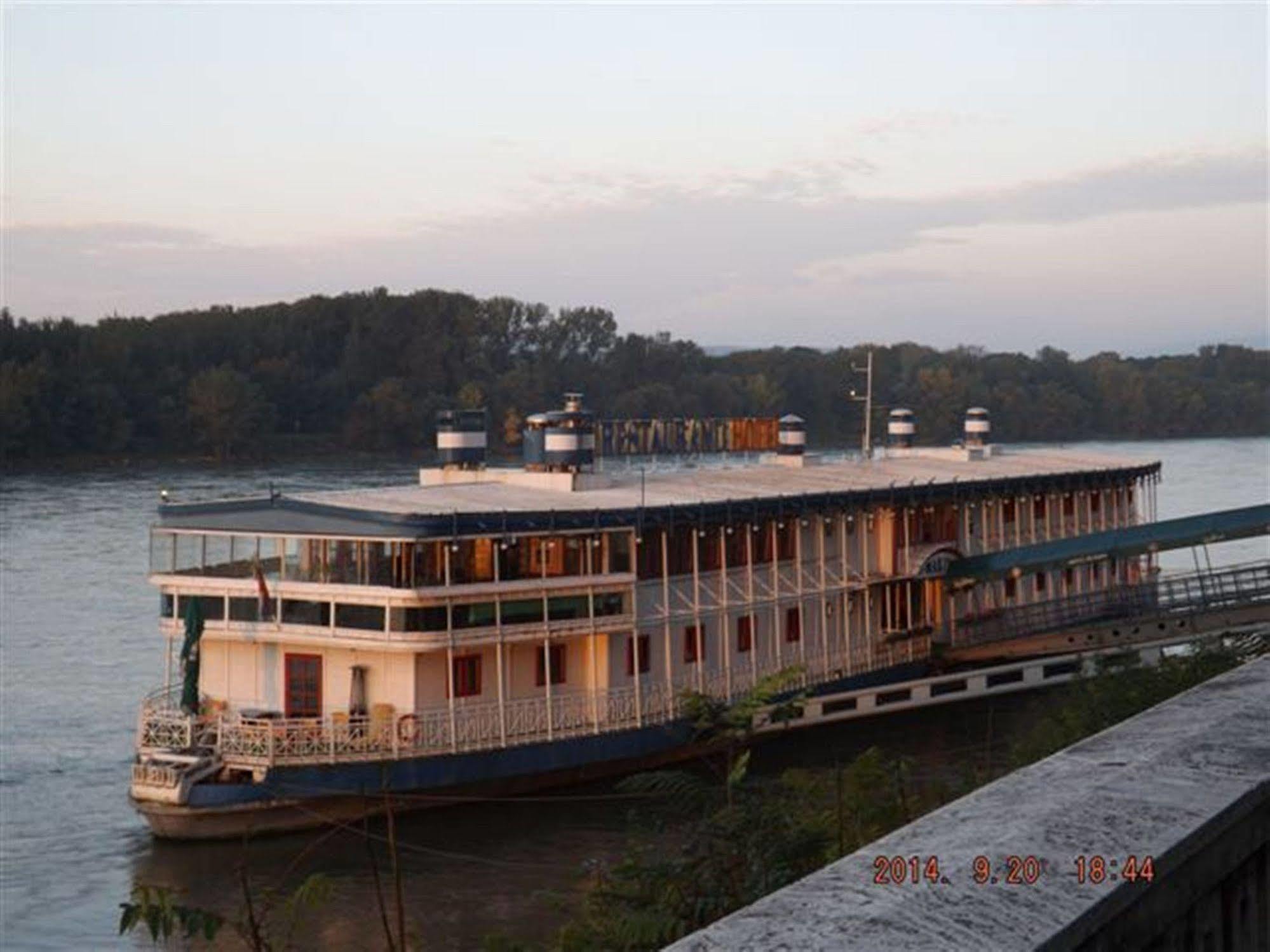 Botel Marina Братислава Экстерьер фото