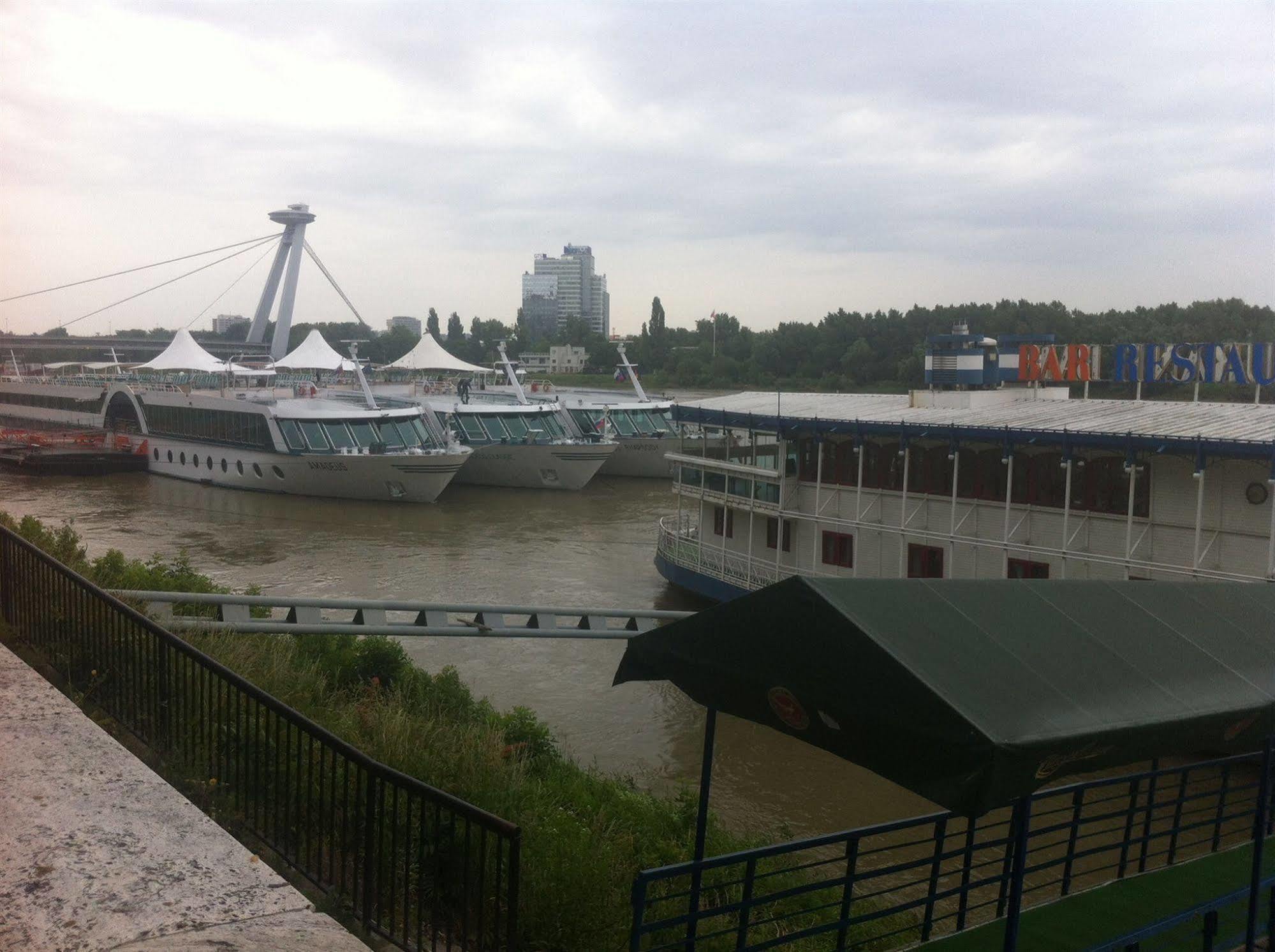 Botel Marina Братислава Экстерьер фото