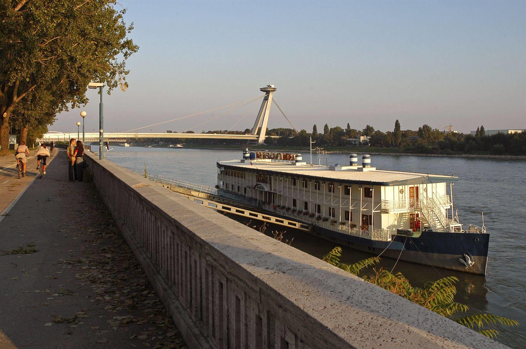 Botel Marina Братислава Экстерьер фото